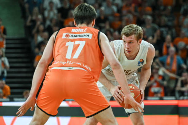 言语激烈交 言语激烈交