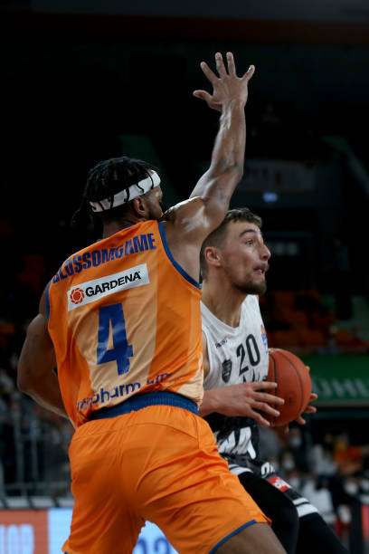 容是很多强 容是很多强