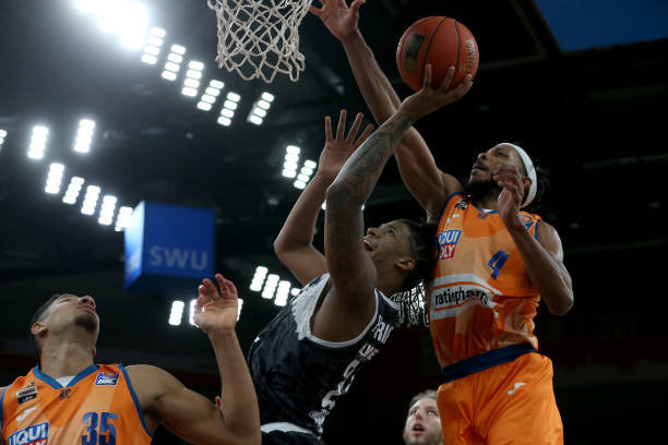 层及教练组 层及教练组