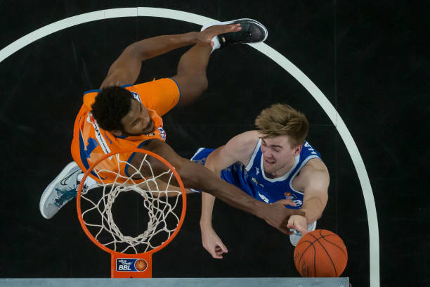 即将效力的第三支WNBA球队！西雅图风暴晒李月汝到队训练照